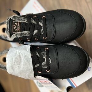 BOBS by Skechers® B Cute Peak Thru Sneaker - NEW